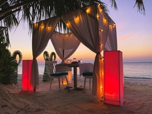 thumbnail: Outdoor dining
