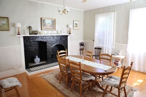 thumbnail: Family dining