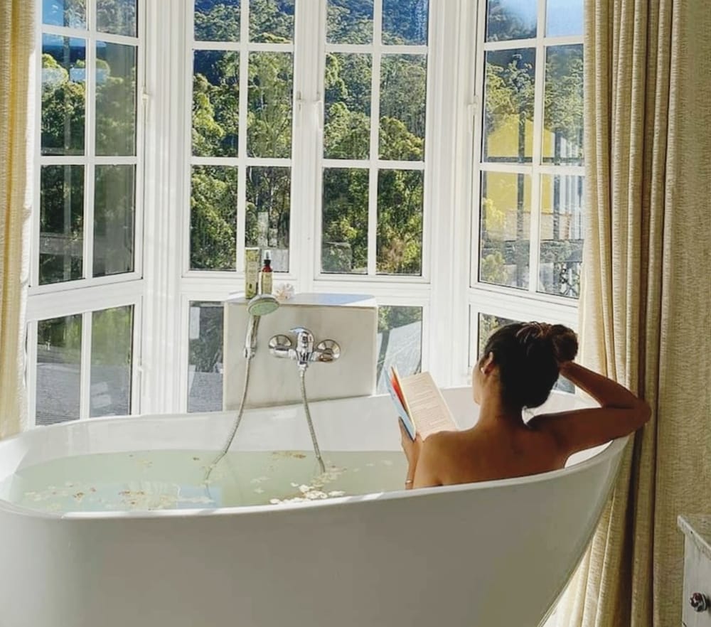 Private spa tub