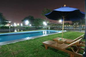 thumbnail: Pool
