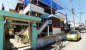 thumbnail: Front of property