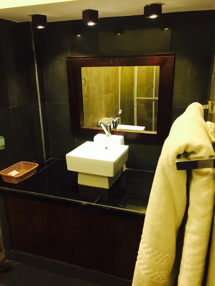 Bathroom sink