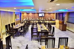 thumbnail: Family dining