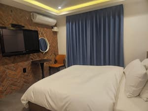 thumbnail: Room