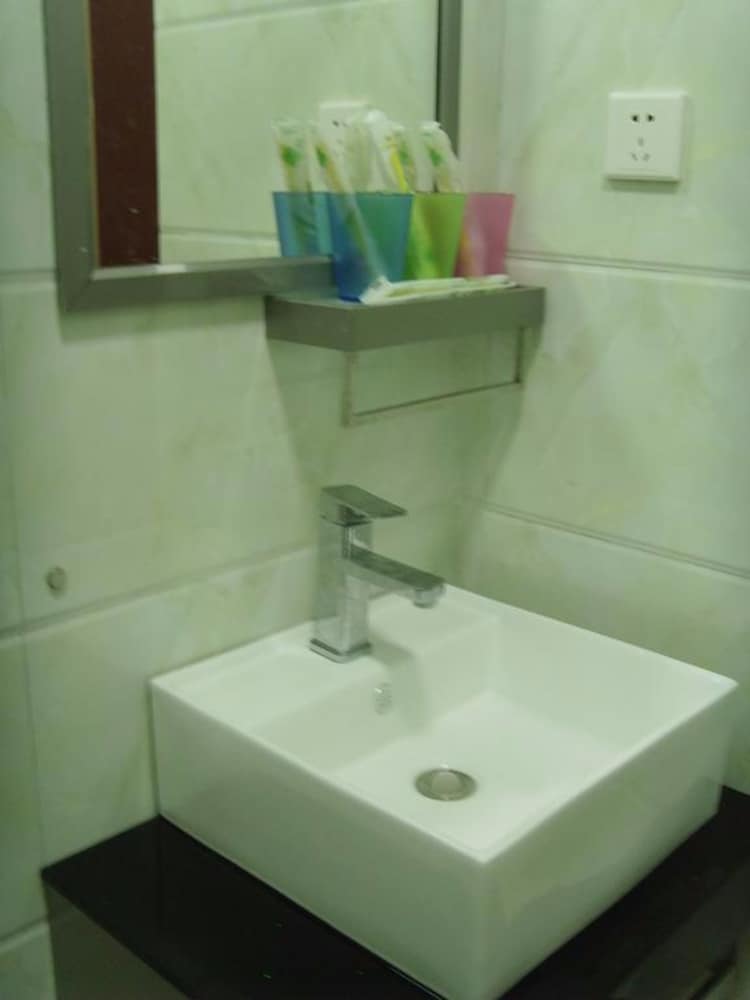 Bathroom sink