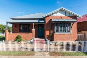 thumbnail: Front of property