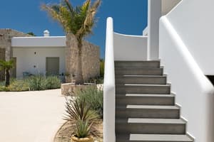 thumbnail: Exterior