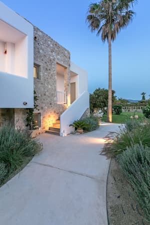 thumbnail: Exterior