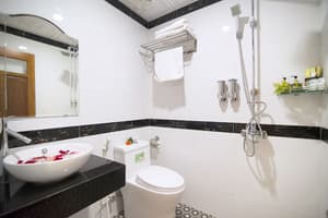 thumbnail: Bathroom amenities