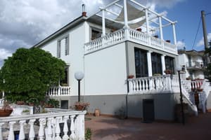 thumbnail: Front of property