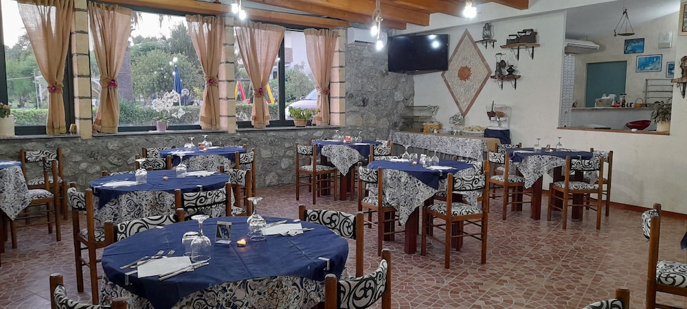 Restaurant-cafeteria