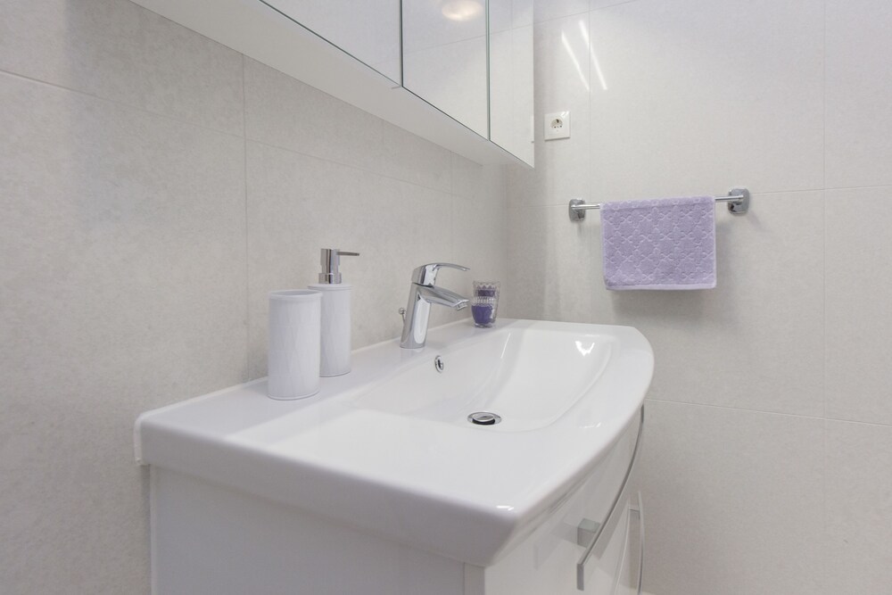 Bathroom sink