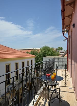 thumbnail: Balcony view