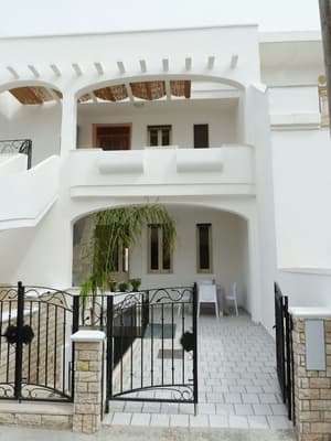 thumbnail: Front of property