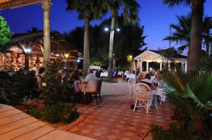 thumbnail: Outdoor dining