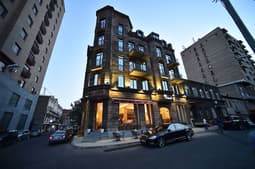 Boulevard Hotel