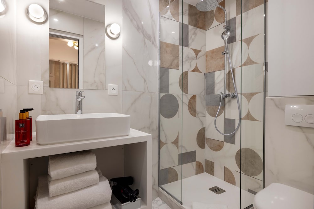 Bathroom shower