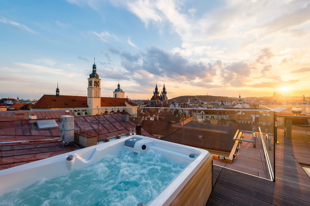 Private spa tub