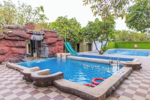 thumbnail: Outdoor pool