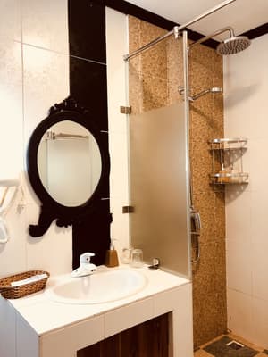 thumbnail: Bathroom amenities