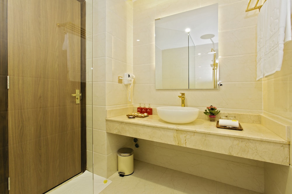 Bathroom sink