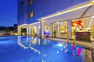 thumbnail: Outdoor pool