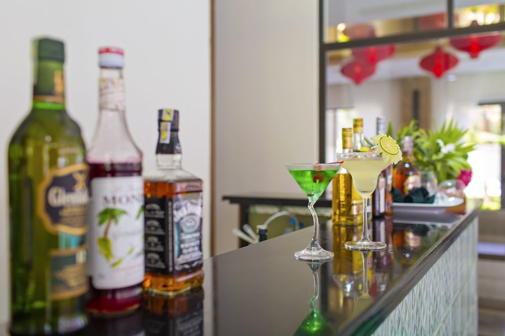 Poolside bar