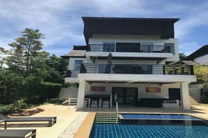 thumbnail: Front of property