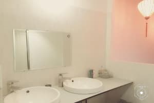 thumbnail: 387412012.jpg