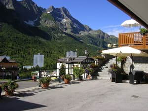 thumbnail: Exterior