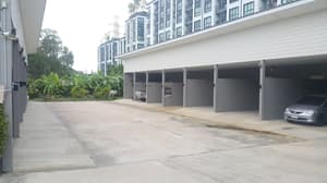 thumbnail: Front of property