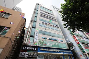 thumbnail: Front of property