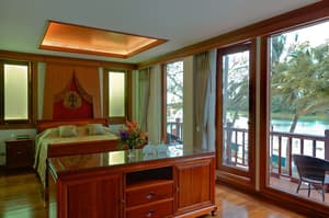 thumbnail: Courtyard