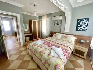 thumbnail: Front of property