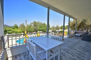 thumbnail: Front of property