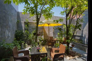 thumbnail: Outdoor dining