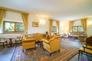 thumbnail: Lobby sitting area