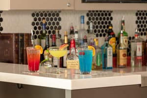 thumbnail: Bar (on property)