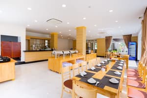 thumbnail: Breakfast area