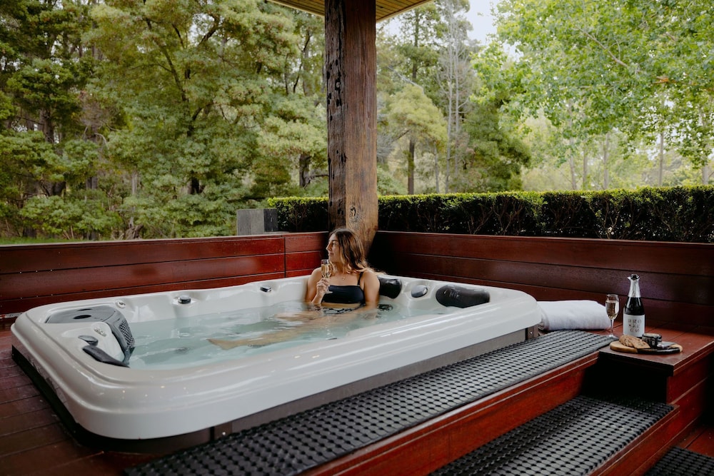 Private spa tub