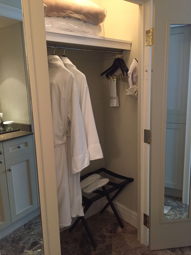 Iron/ironing board