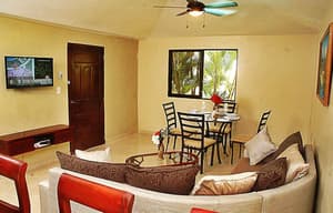 thumbnail: Outdoor dining