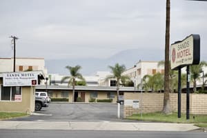 thumbnail: Front of property