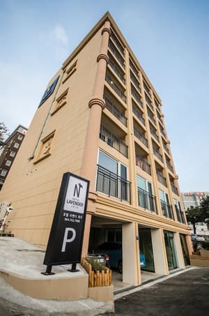 thumbnail: Exterior detail