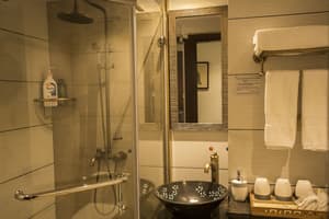 thumbnail: Bathroom shower