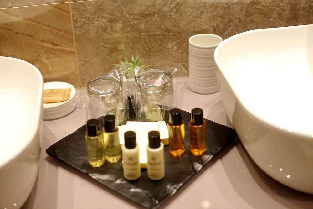 Bathroom amenities