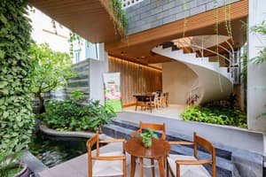 thumbnail: Courtyard view