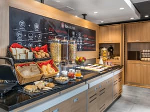 thumbnail: Breakfast area