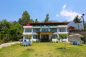 thumbnail: Front of property