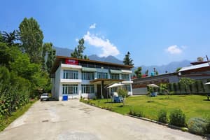 thumbnail: Front of property